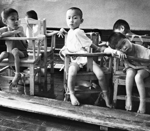 Li Nan - In an Orphanage Short of Staff